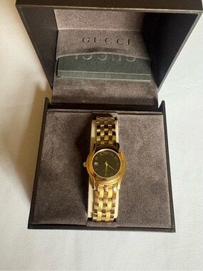 Vintage Gucci Gold Tone Bracelet Watch with Black Dial (UNWORN/BOX INCLUDED)